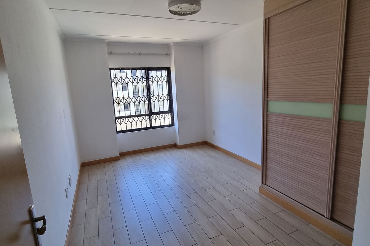 2-bedroom And 2-bathroom Apartment In La Maison Royale - Photo 2