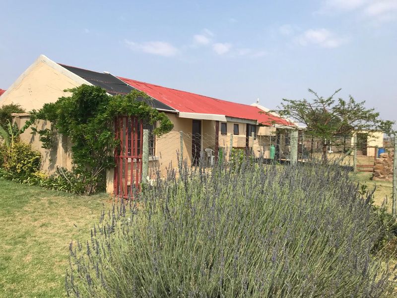 Secure 2-bedroom And 1-bathroom Cottage Available On A Plot In Randfontein - Photo 7