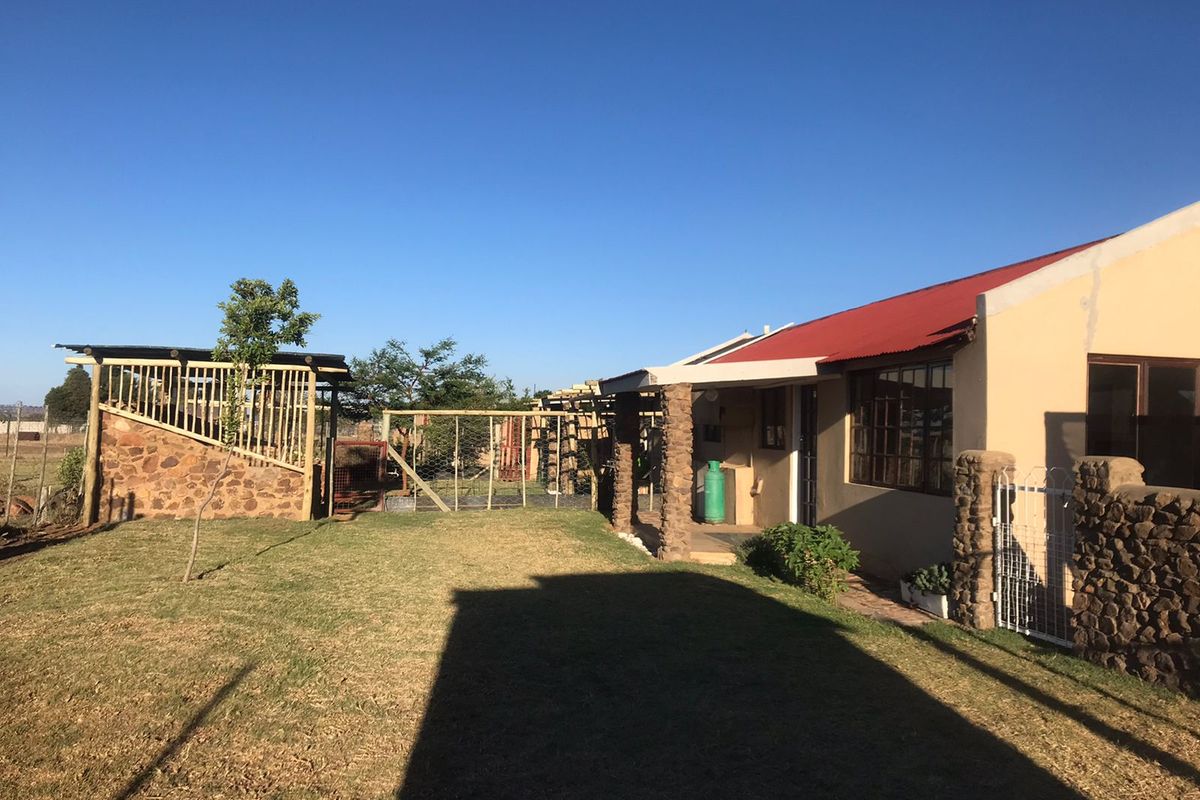Secure 2-bedroom And 1-bathroom Cottage Available On A Plot In Randfontein - Photo 2