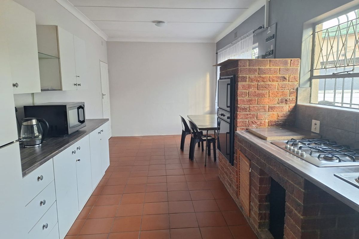 Cosy Furnished 1-bedroom Room Available For Rental In Edenvale Central - Photo 4