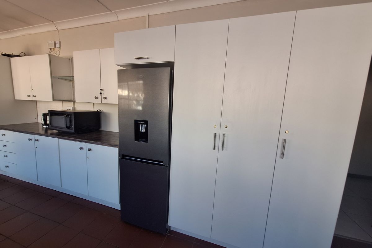 Cosy Furnished 1-bedroom Room Available For Rental In Edenvale Central - Photo 3