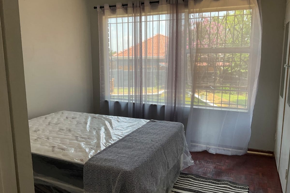 Cosy Furnished 1-bedroom Room Available For Rental In Edenvale Central - Photo 5