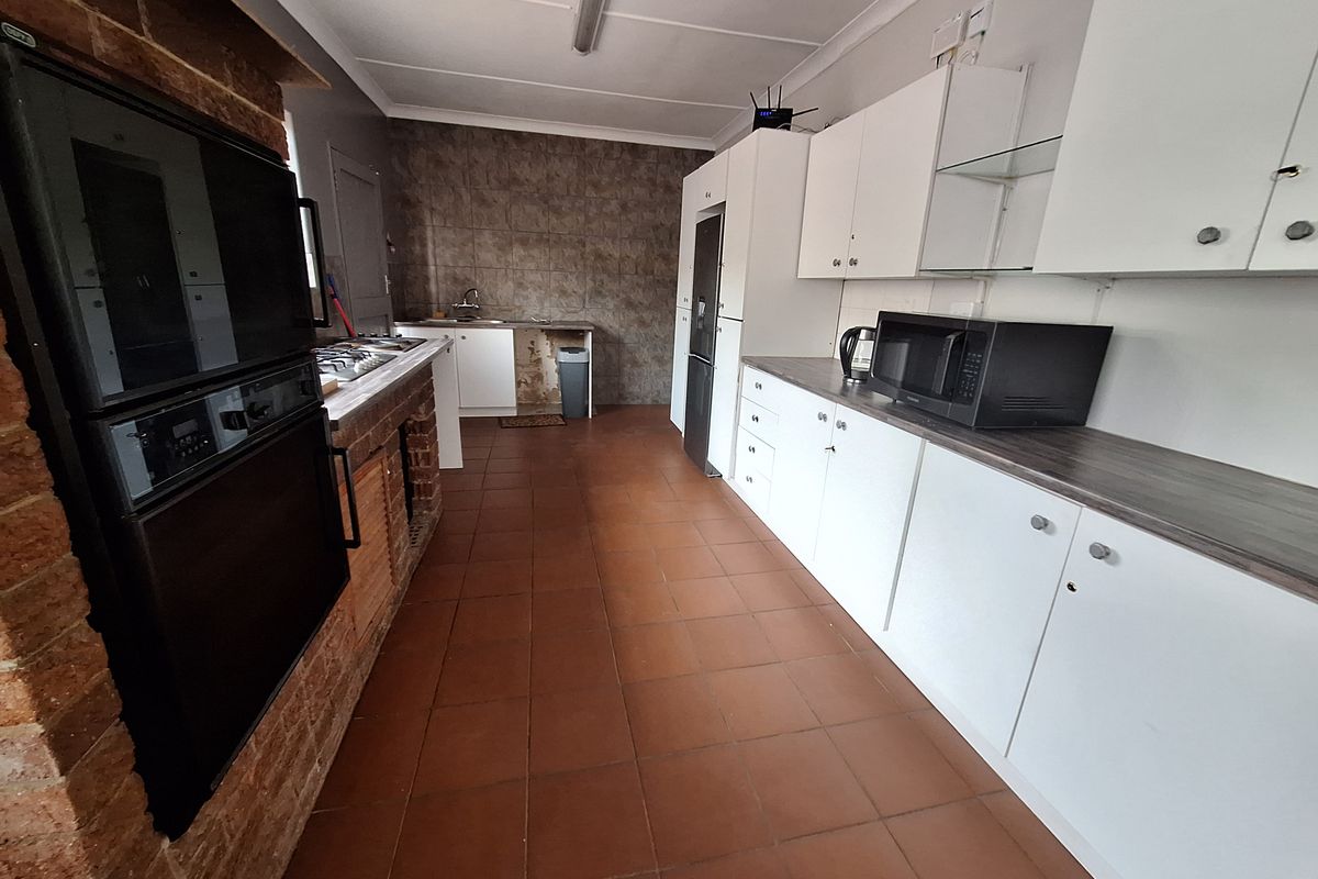 Cosy Furnished 1-bedroom Room Available For Rental In Edenvale Central - Photo 2