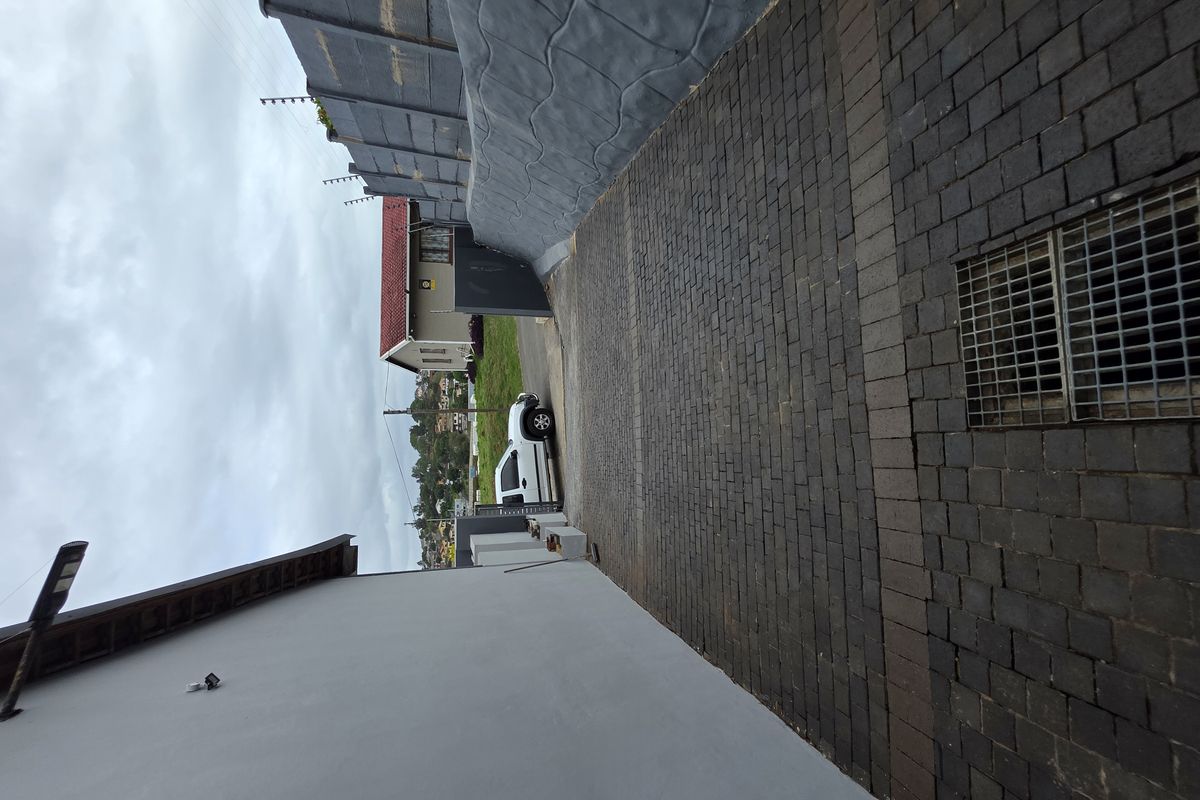 Secure 4-Bedroom And 2-Bathroom House In Barvale Drive, Hippo Road - Photo 2