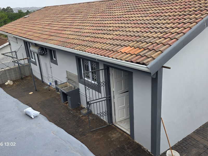 Secure 4-Bedroom And 2-Bathroom House In Barvale Drive, Hippo Road - Photo 5