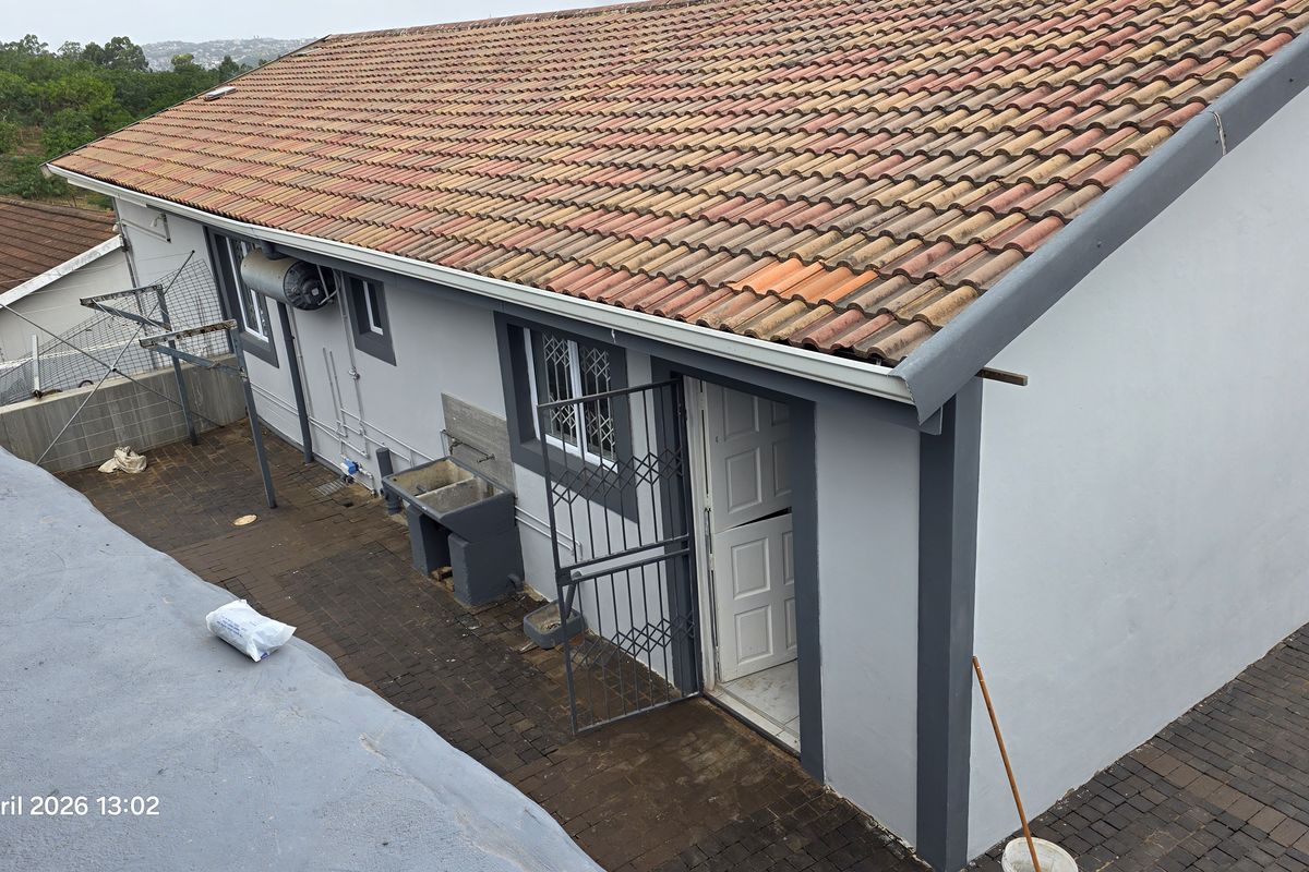 Secure 4-Bedroom And 2-Bathroom House In Barvale Drive, Hippo Road - Photo 5