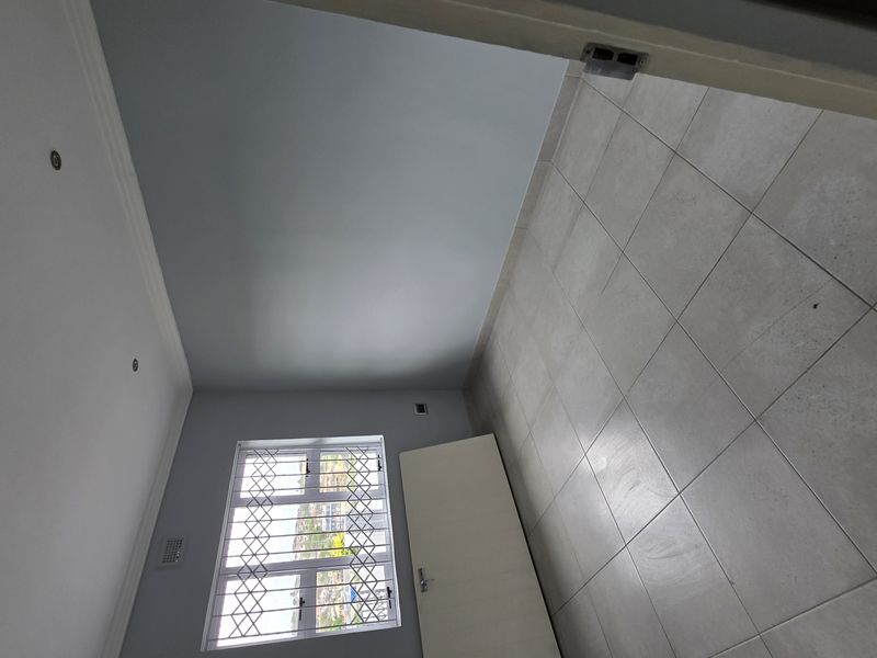 Secure 4-Bedroom And 2-Bathroom House In Barvale Drive, Hippo Road - Photo 6