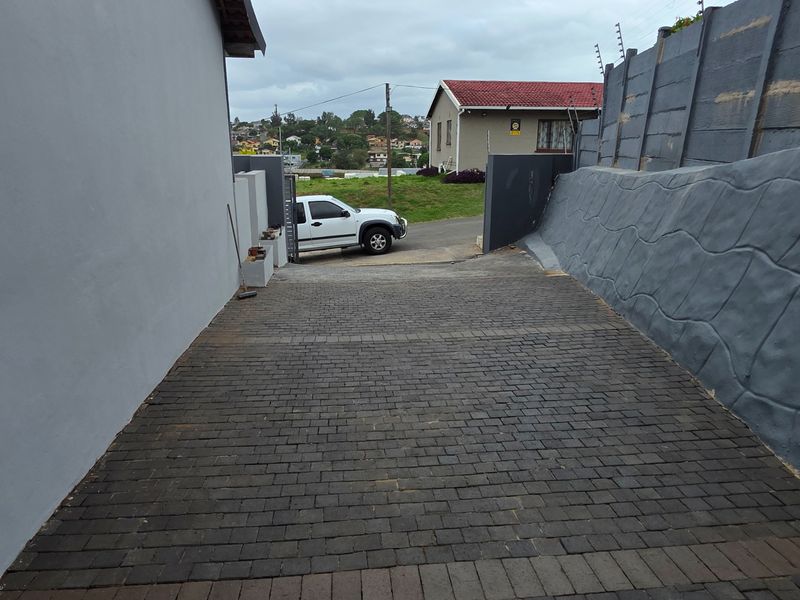 Secure 4-Bedroom And 2-Bathroom House In Barvale Drive, Hippo Road - Photo 8