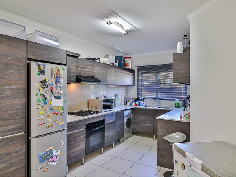Modern 3-Bedroom And 2-Bathroom Apartment Ideal For Families - Photo 2