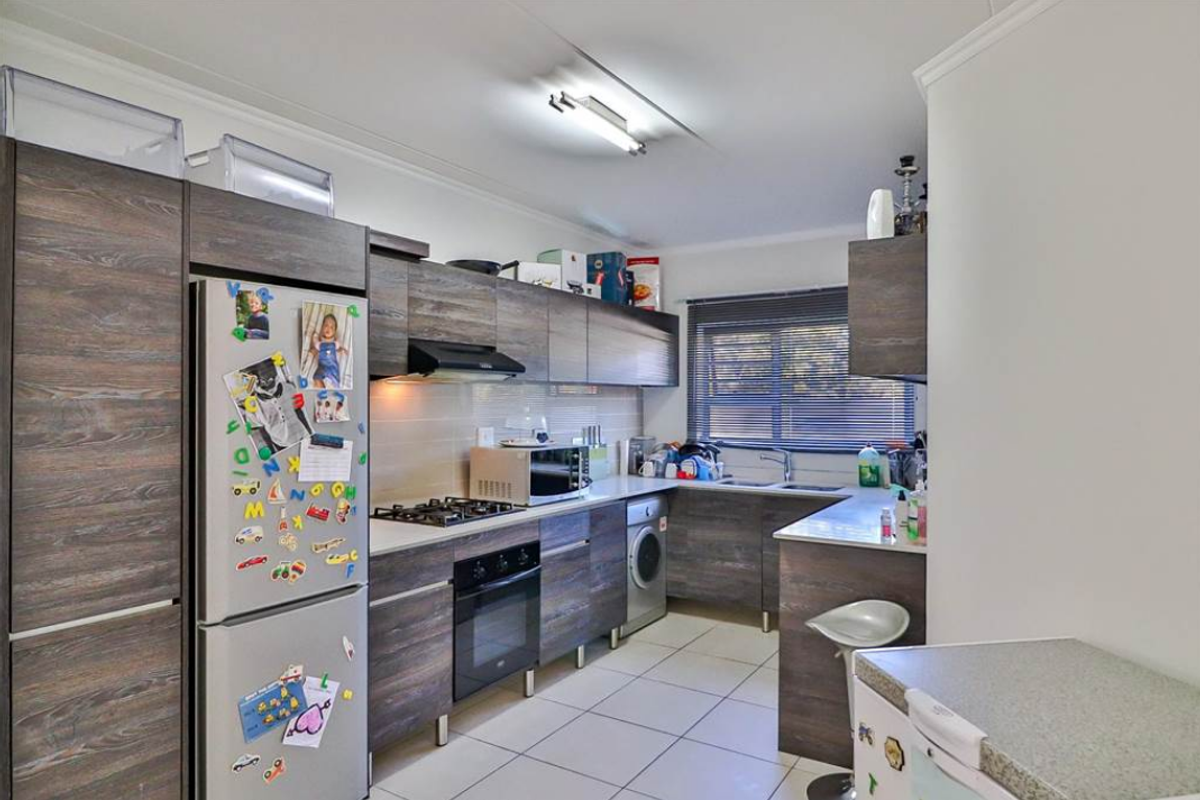 Modern 3-Bedroom And 2-Bathroom Apartment Ideal For Families - Photo 2