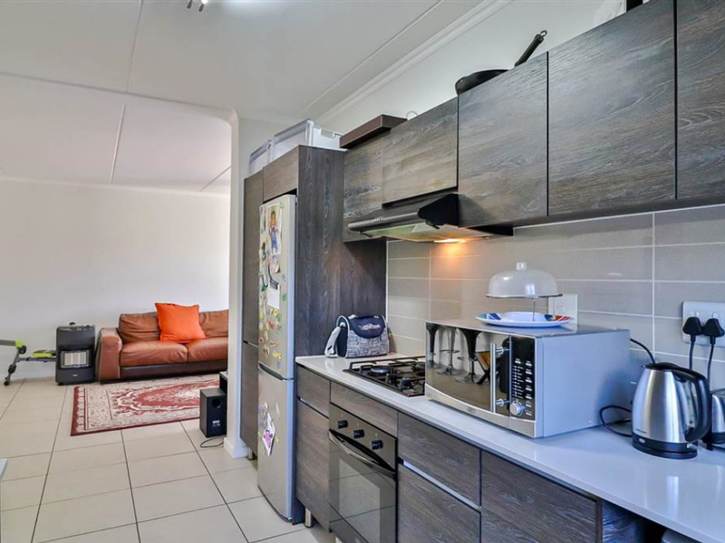 Modern 3-Bedroom And 2-Bathroom Apartment Ideal For Families - Photo 4