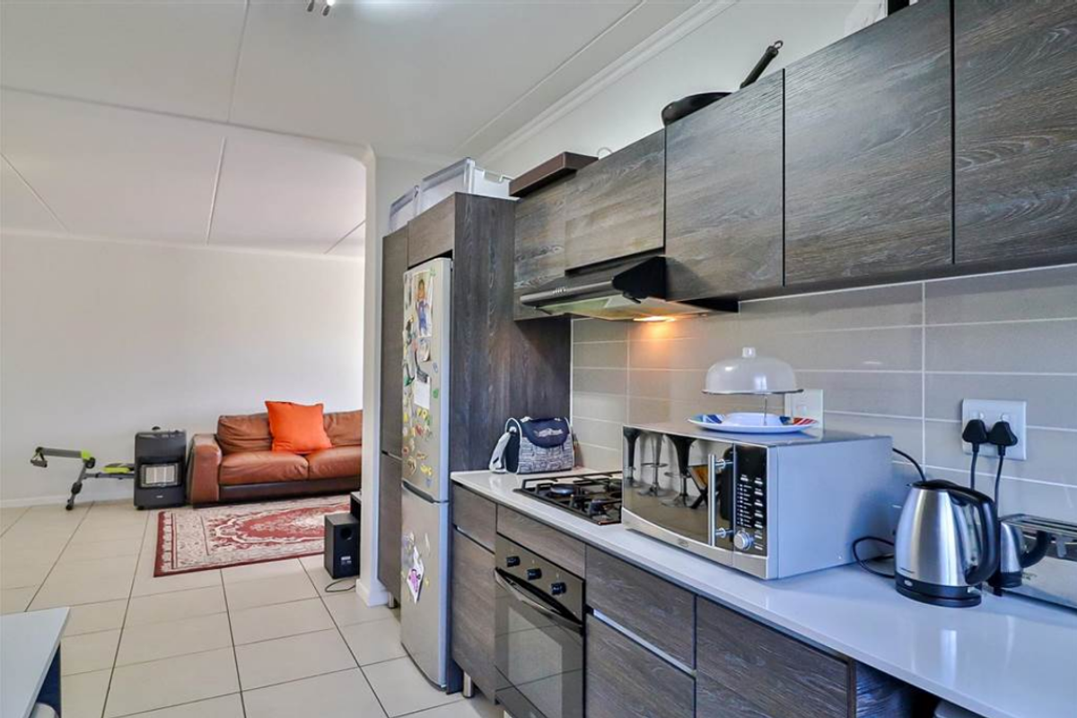 Modern 3-Bedroom And 2-Bathroom Apartment Ideal For Families - Photo 4