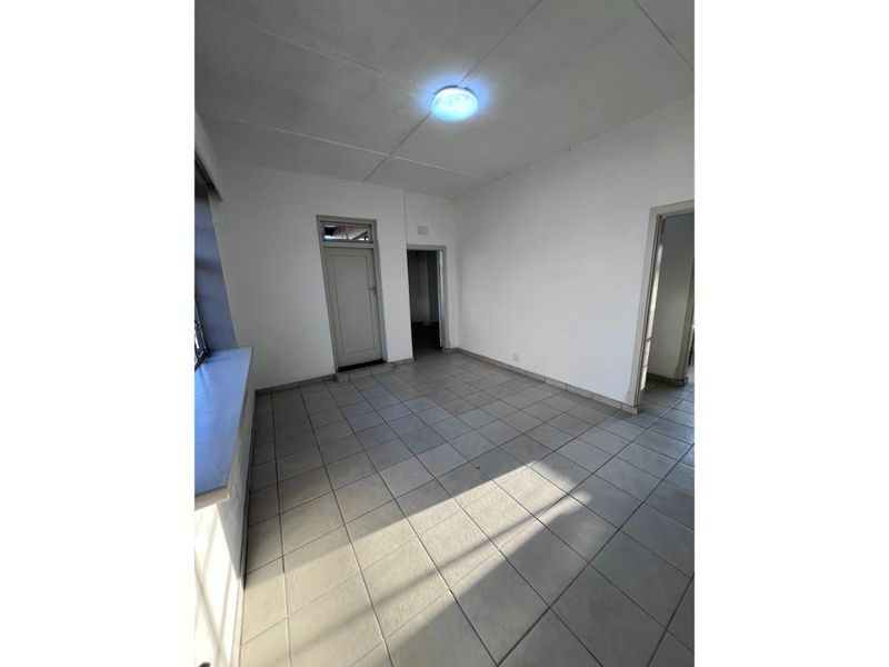 Cameron Court - Photo 2