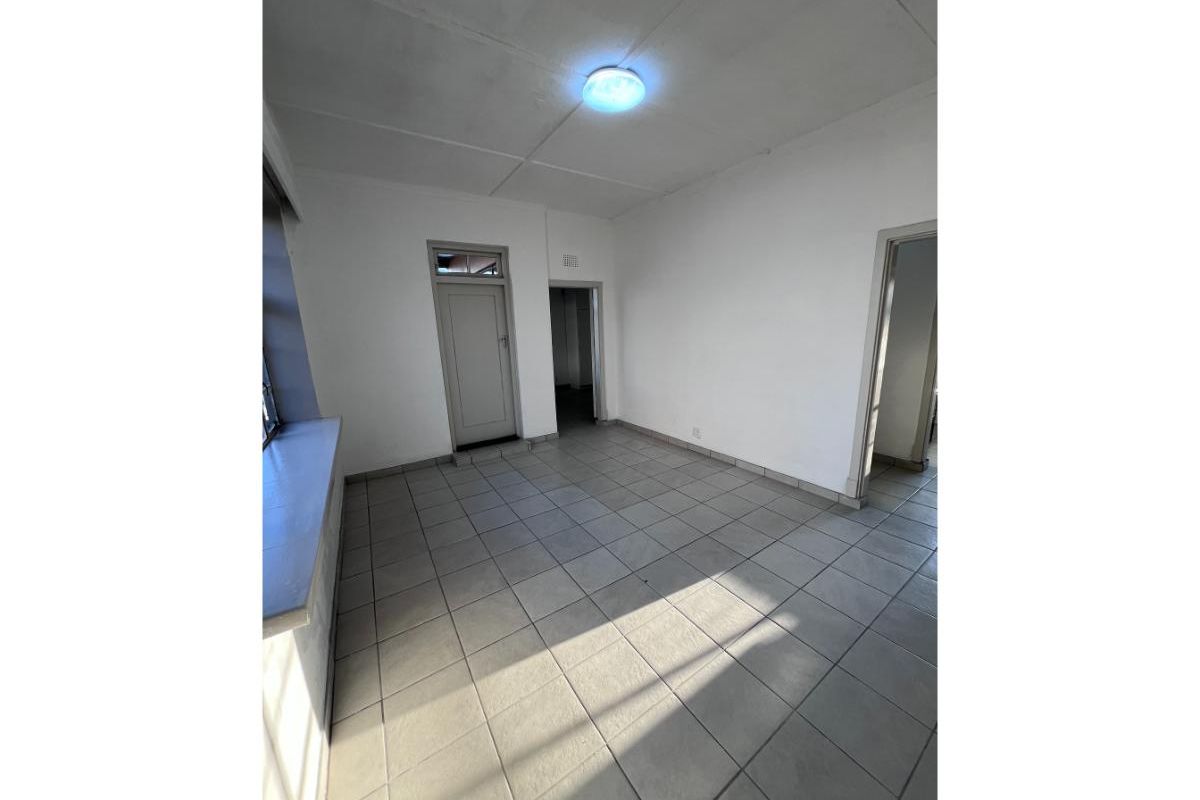 Cameron Court - Photo 2