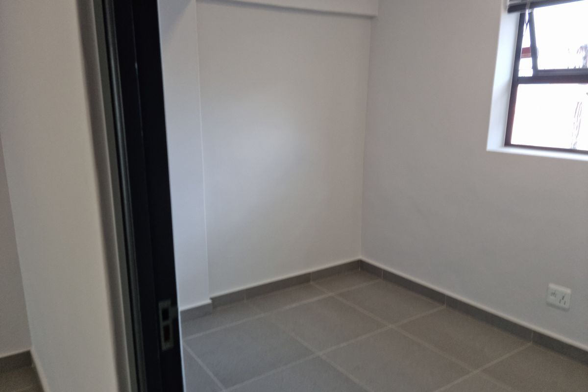 Secure 2-bedroom And 1-bath Apartment In Parow - Photo 5
