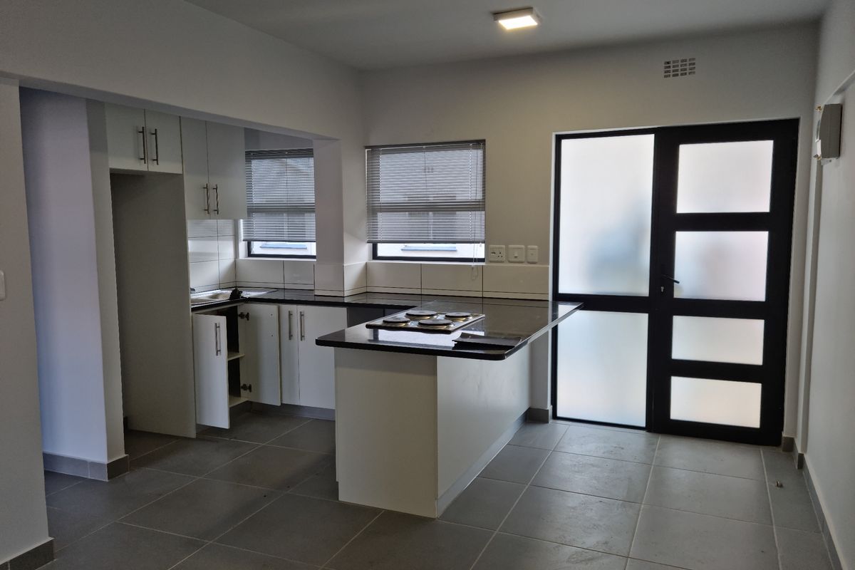 Secure 2-bedroom And 1-bath Apartment In Parow - Photo 3