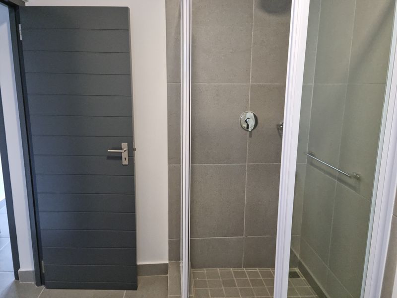 Secure 2-bedroom And 1-bath Apartment In Parow - Photo 10