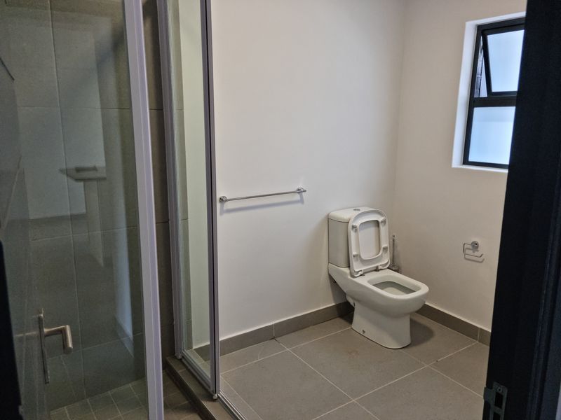 Secure 2-bedroom And 1-bath Apartment In Parow - Photo 9