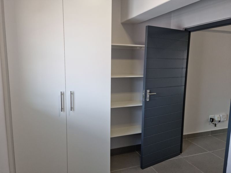 Secure 2-bedroom And 1-bath Apartment In Parow - Photo 8