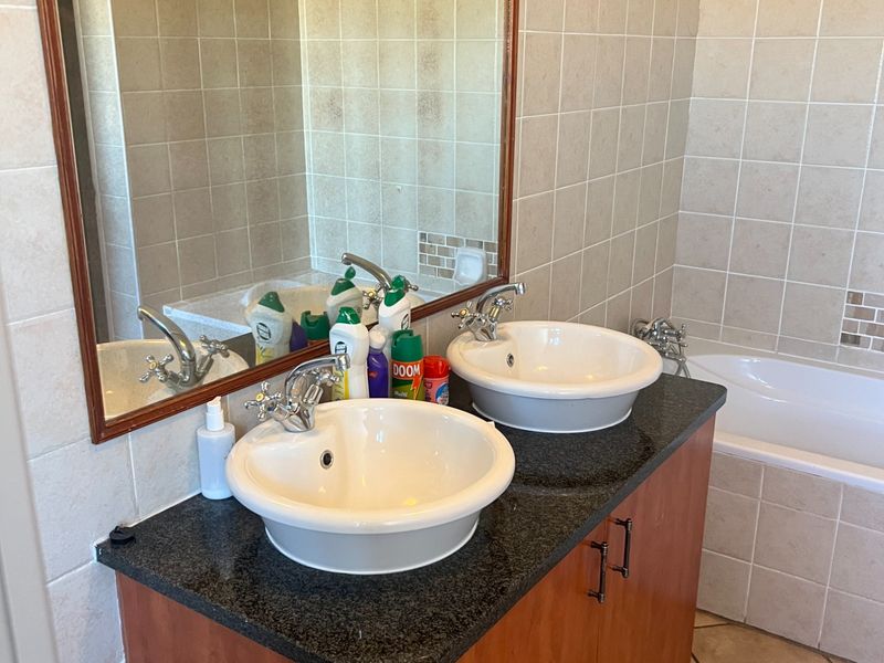 Modern 3 Bedroom, 2 Bath, Double Lock Up With Solar Power Backup - Photo 9