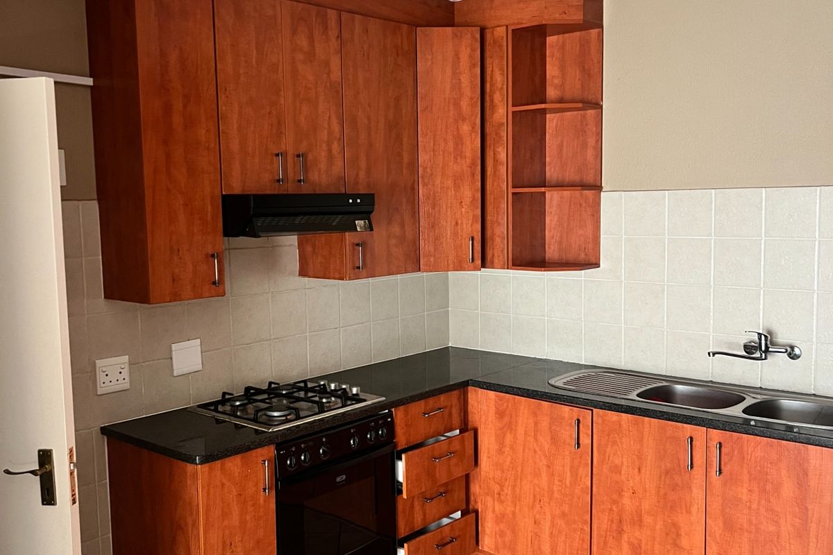 Modern 3 Bedroom, 2 Bath, Double Lock Up With Solar Power Backup - Photo 2