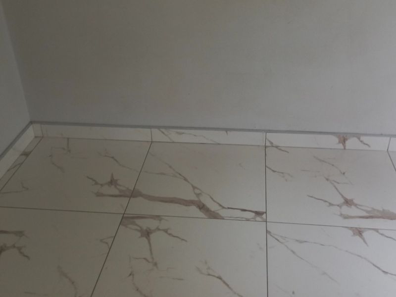 Beautiful 3-Bedroom And 2-Bathroom Family Home In Weltevreden Park - Photo 4