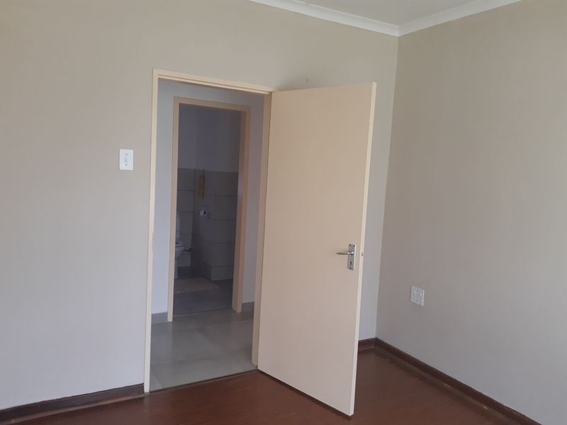 Stunning 1 Bedroom  And 1 Bathroom In Birch Acres, Kempton Park - Photo 9