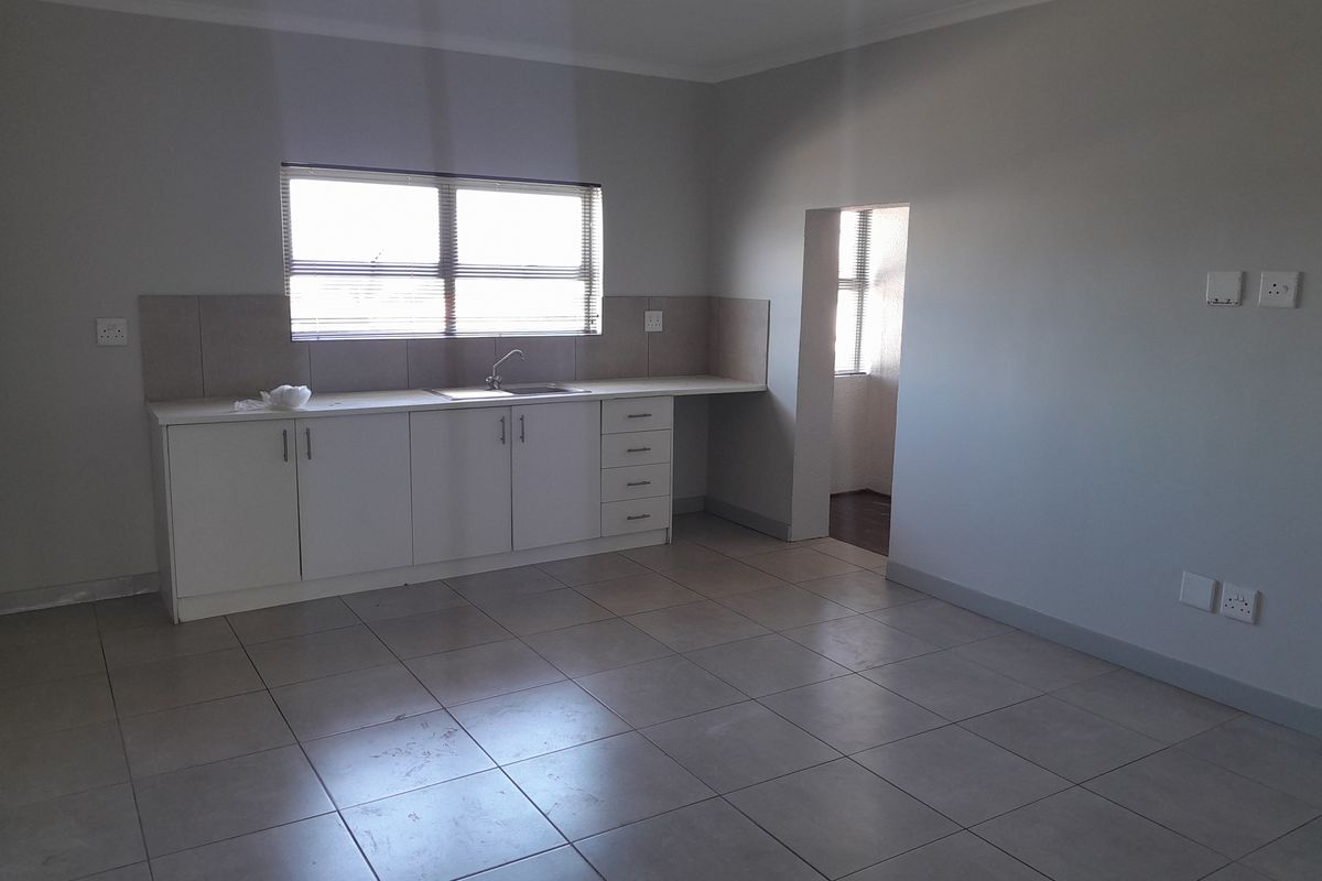 Spacious 2-bedroom And 1-bathroom Apartment In Parkwood - Photo 2