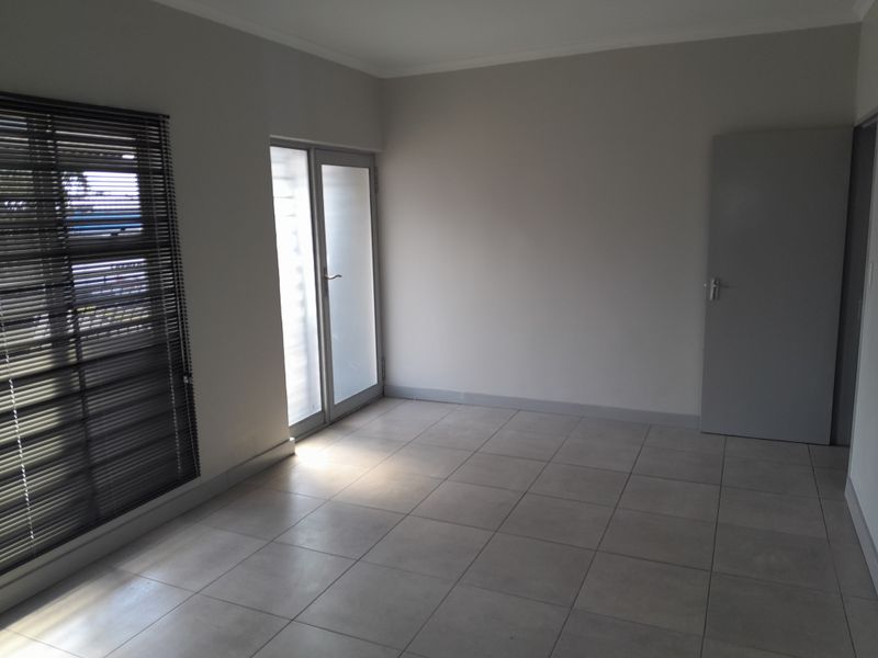 Spacious 2-bedroom And 1-bathroom Apartment In Parkwood - Photo 6