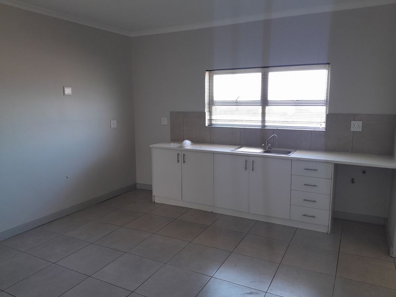 Spacious 2-bedroom And 1-bathroom Apartment In Parkwood - Photo 3