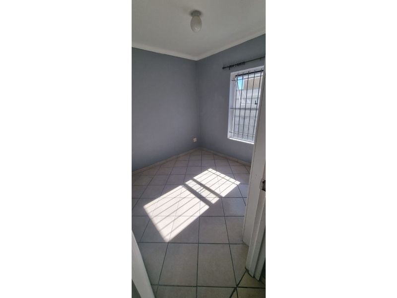 Pet-friendly 2-Bed And 1-Bath House In 15th Street, Strand - Photo 10