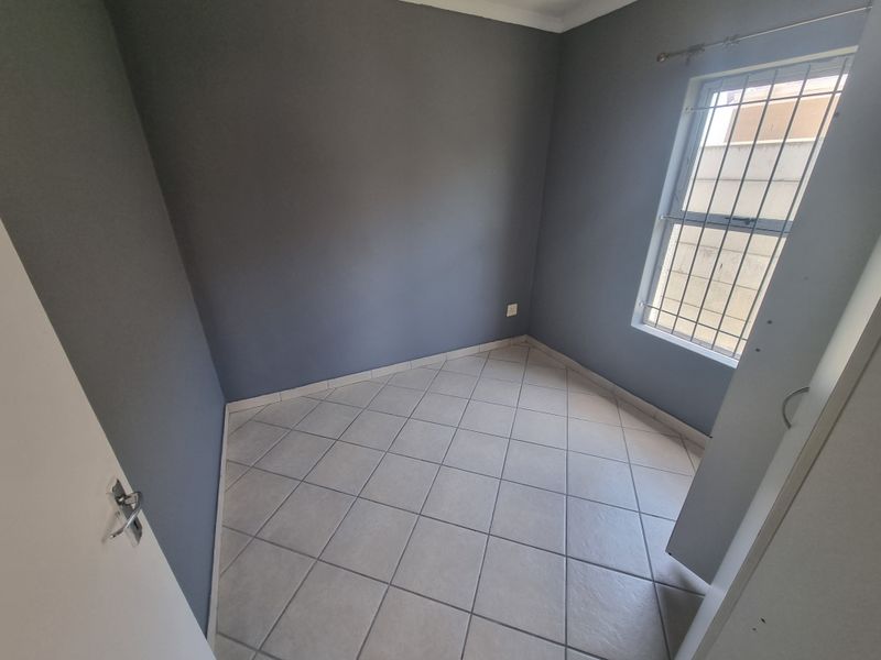 Pet-friendly 2-Bed And 1-Bath House In 15th Street, Strand - Photo 7