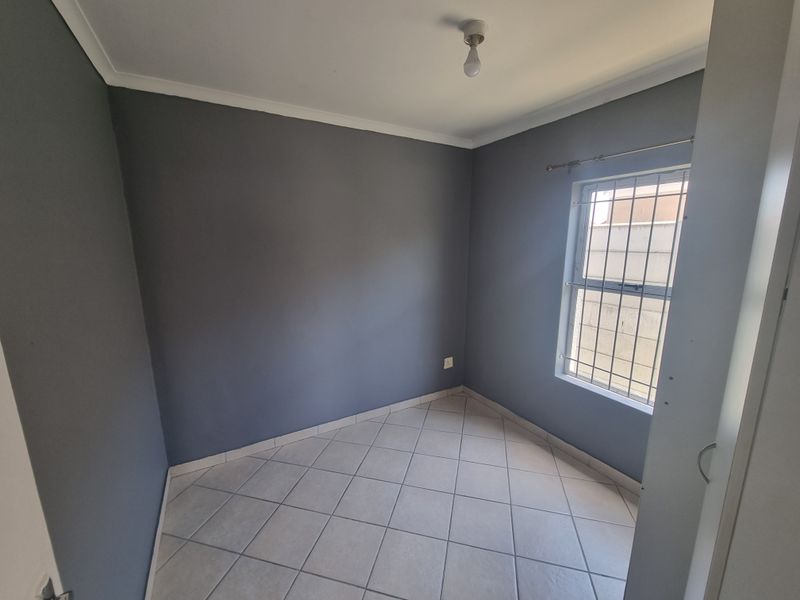 Pet-friendly 2-Bed And 1-Bath House In 15th Street, Strand - Photo 6