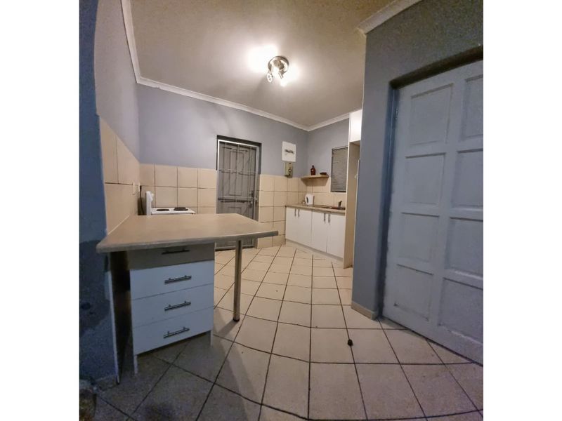 Pet-friendly 2-Bed And 1-Bath House In 15th Street, Strand - Photo 4