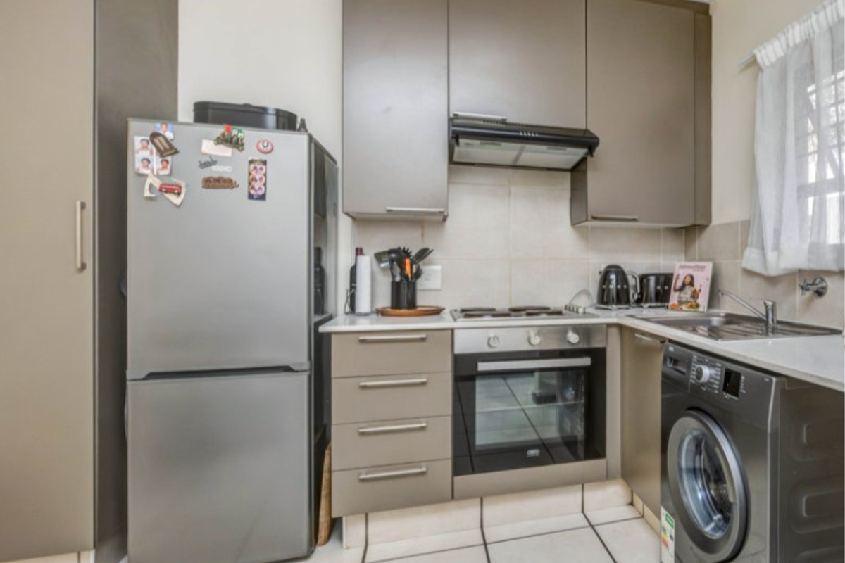 Charming 1-bed Apartment With Private Garden Space At The Matrix, Paulshof, Sandton. - Photo 3