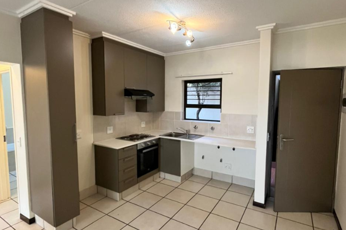 Charming 1-bed Apartment With Private Garden Space At The Matrix, Paulshof, Sandton. - Photo 2