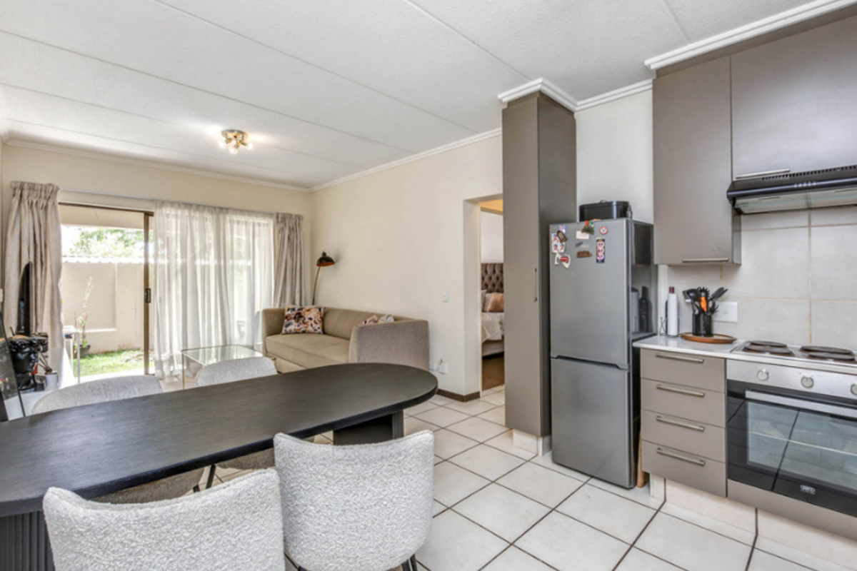 Charming 1-bed Apartment With Private Garden Space At The Matrix, Paulshof, Sandton. - Photo 4