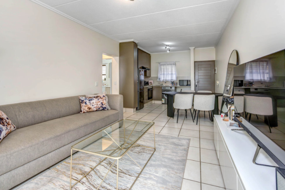 Charming 1-bed Apartment With Private Garden Space At The Matrix, Paulshof, Sandton. - Photo 5