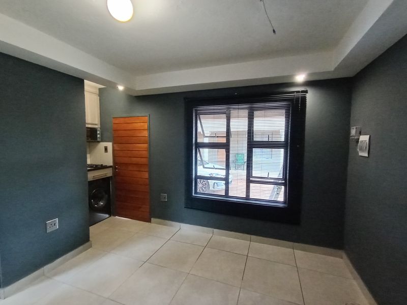 Secure 1-bedroom And 1-bathroom Apartment In Nellmapius, Pretoria - Photo 6