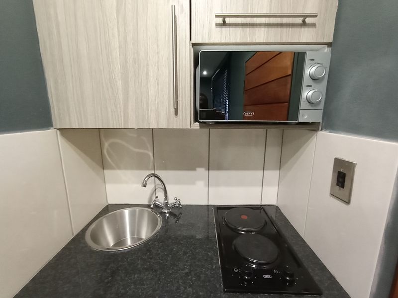 Secure 1-bedroom And 1-bathroom Apartment In Nellmapius, Pretoria - Photo 5