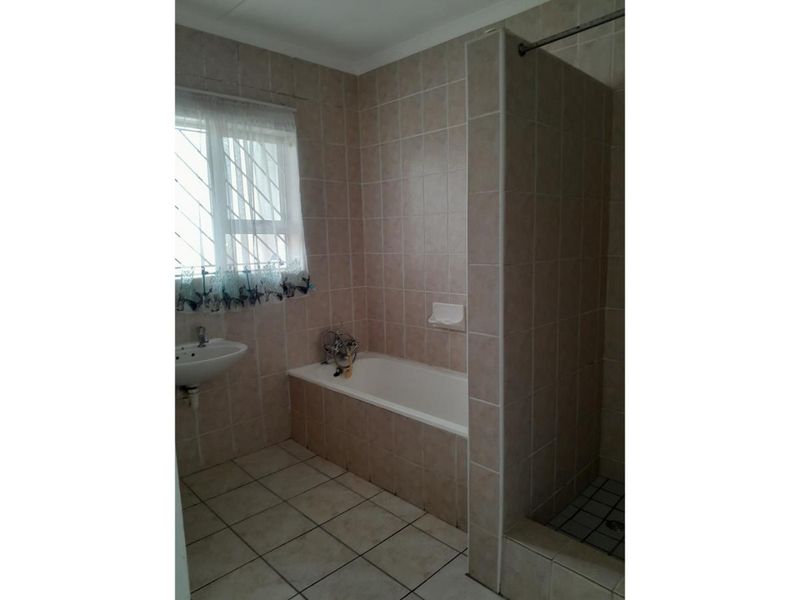 Spacious 3-Bedroom And 1-Bath House For Rent In Rylands Estate - Photo 10