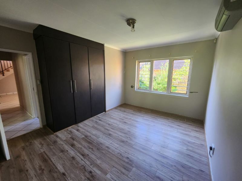 Lovely 4-Bedroom And 2-Bath Townhouse In Radiokop, Roodepoort - Photo 6