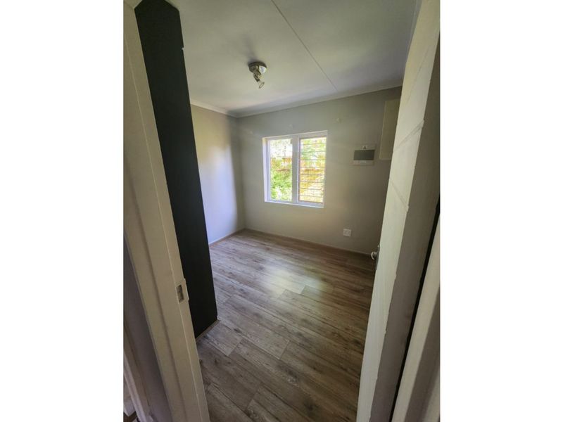 Lovely 4-Bedroom And 2-Bath Townhouse In Radiokop, Roodepoort - Photo 10