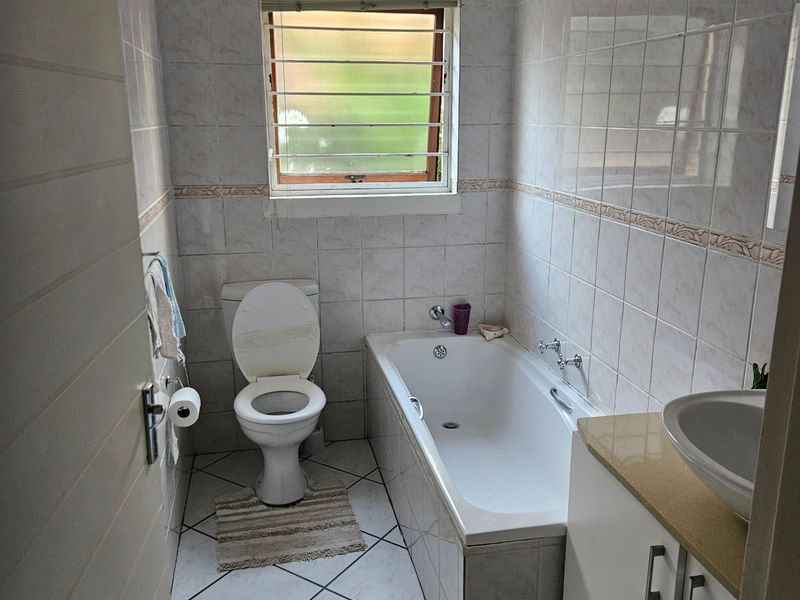 Lovely 4-Bedroom And 2-Bath Townhouse In Radiokop, Roodepoort - Photo 9