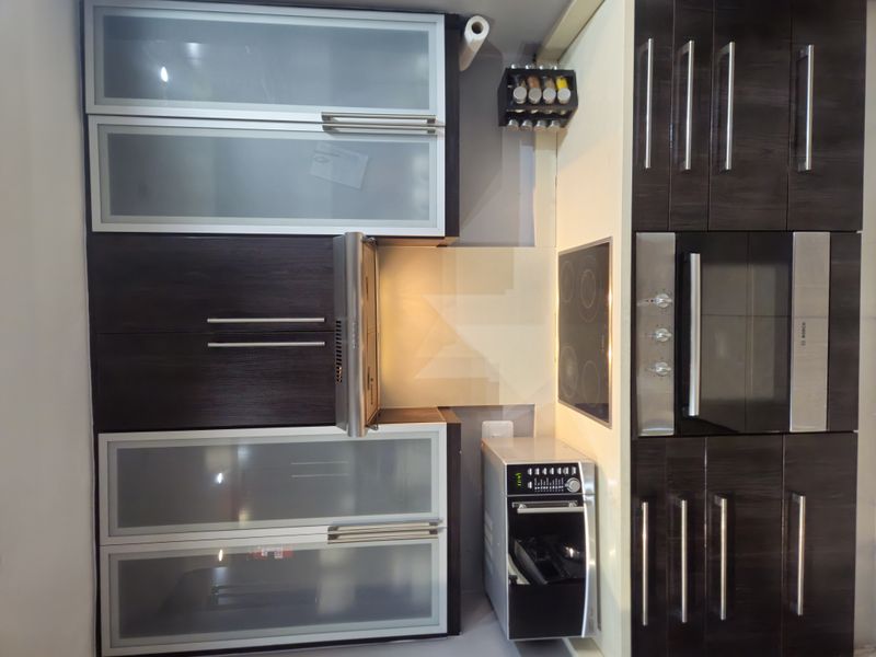 Secure 2,5-Bedroom And 2-Bathroom Apartment In Pam Road, Morningside - Photo 2