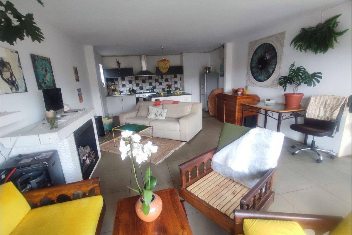 Secure 1-Bedroom And 1-Bathroom Apartment In Westdene - Photo 3