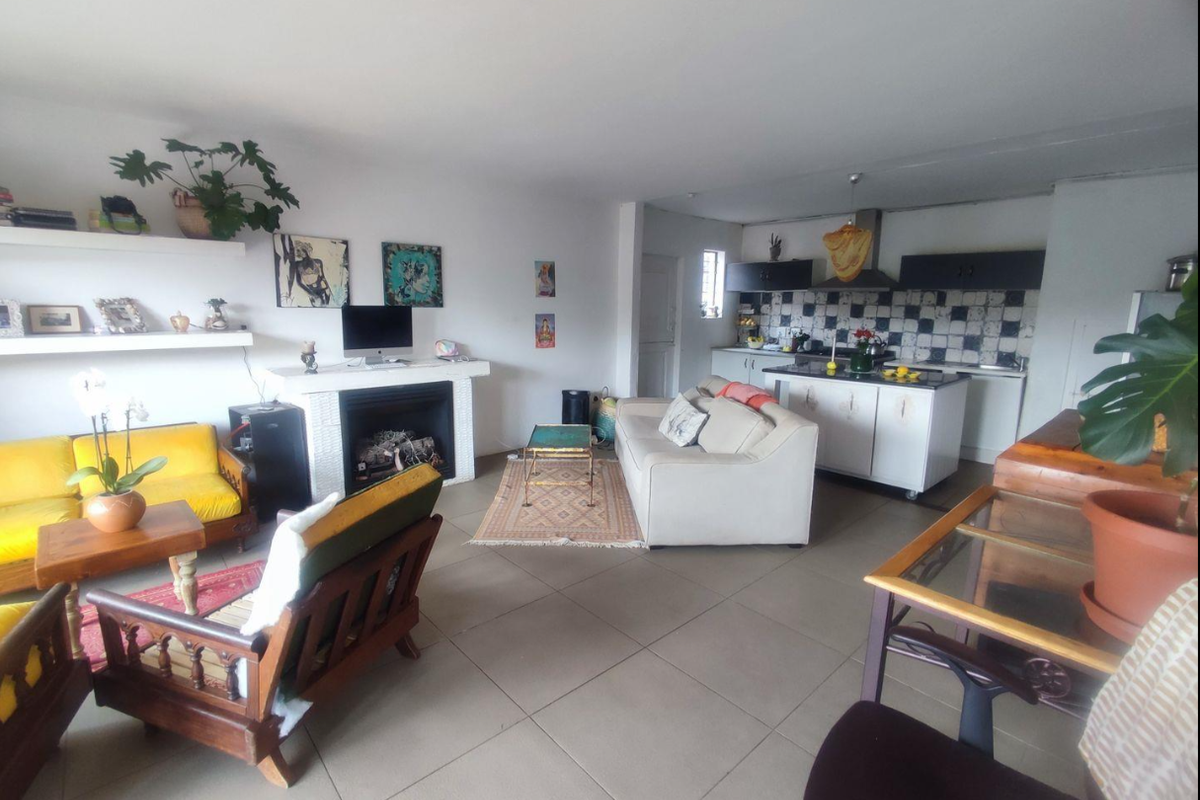 Secure 1-Bedroom And 1-Bathroom Apartment In Westdene - Photo 4