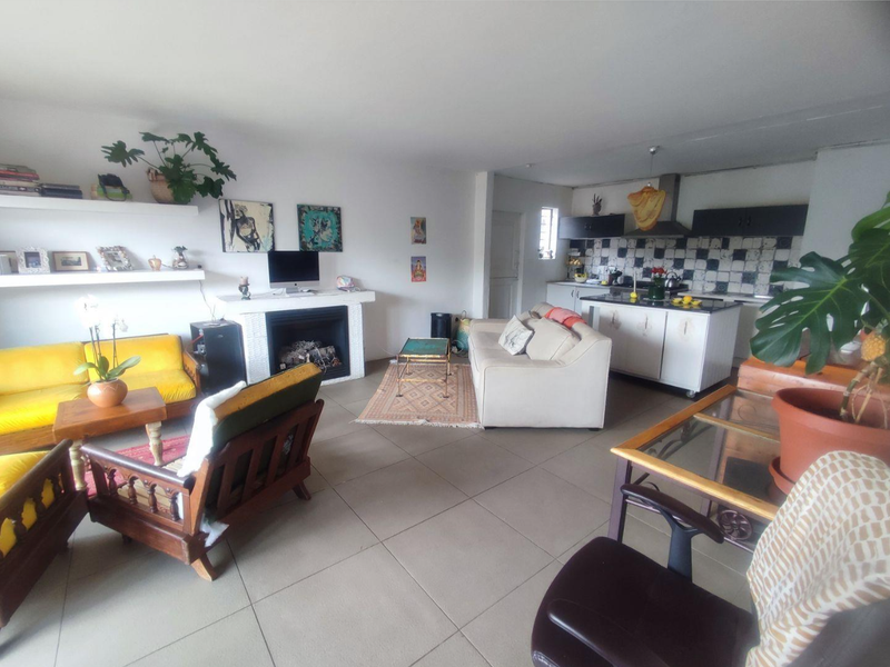 Secure 1-Bedroom And 1-Bathroom Apartment In Westdene - Photo 2