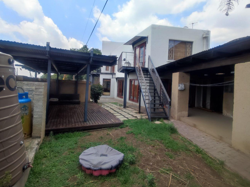 Secure 1-Bedroom And 1-Bathroom Apartment In Westdene - Photo 9