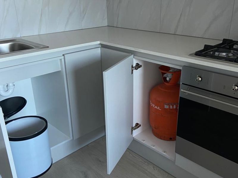 Secure 1-bedroom And 1-bathroom Apartment In Pineworx - Pinelands, Cape Town - Photo 3